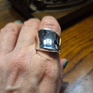 Premier Designs  FIRST LOOK Silver Tone Waved Ring Sz 8.5